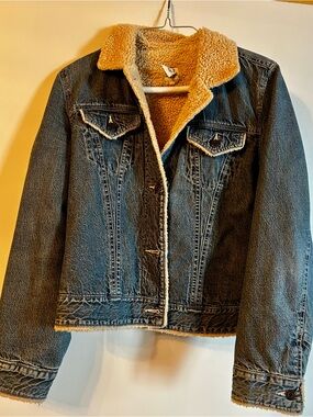 GAP Quilted Beige Sleeve Sherpa Jacket in Cream